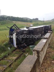 Aksident i rëndë, rrëzohet autobusi me studentë në Levan të Fierit