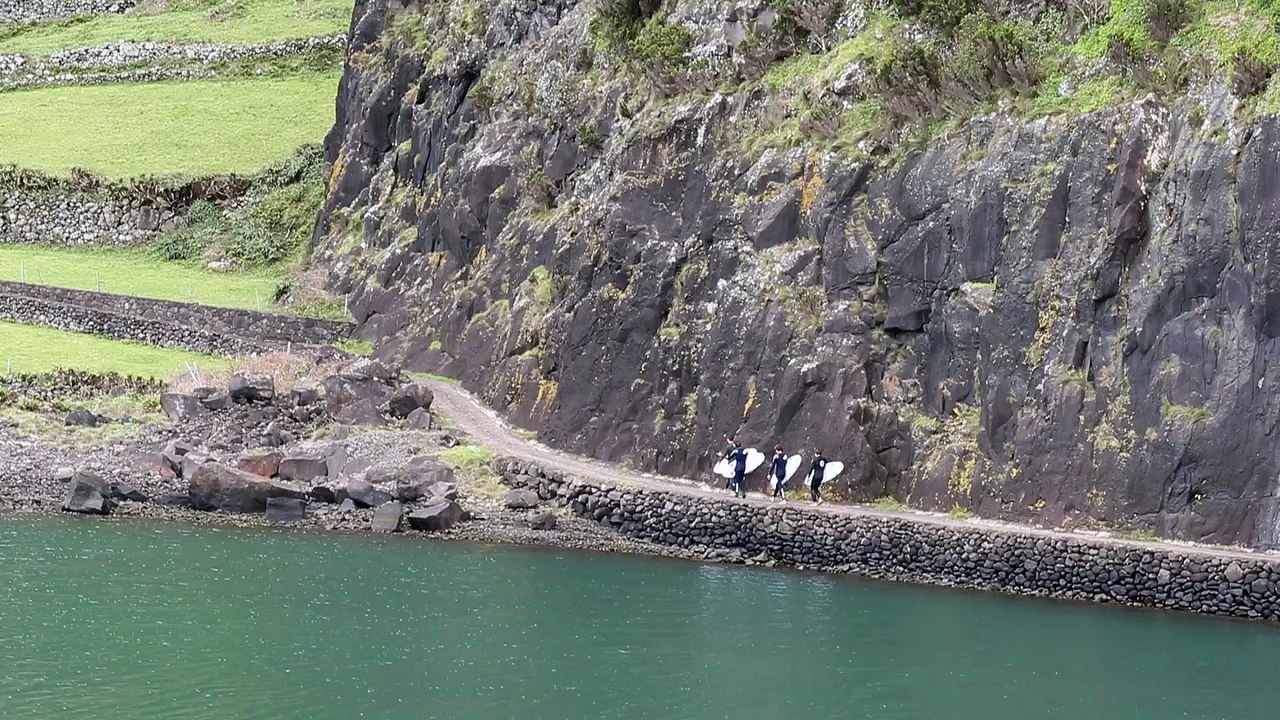 Surf - Adrénaline : Paul-César Distinguin en surf trip sauvage dans les Açores