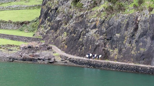 Surf - Adrénaline : Paul-César Distinguin en surf trip sauvage dans les Açores