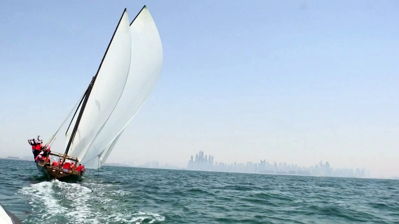 Traditionnelle course de voiliers dans les eaux du Golfe