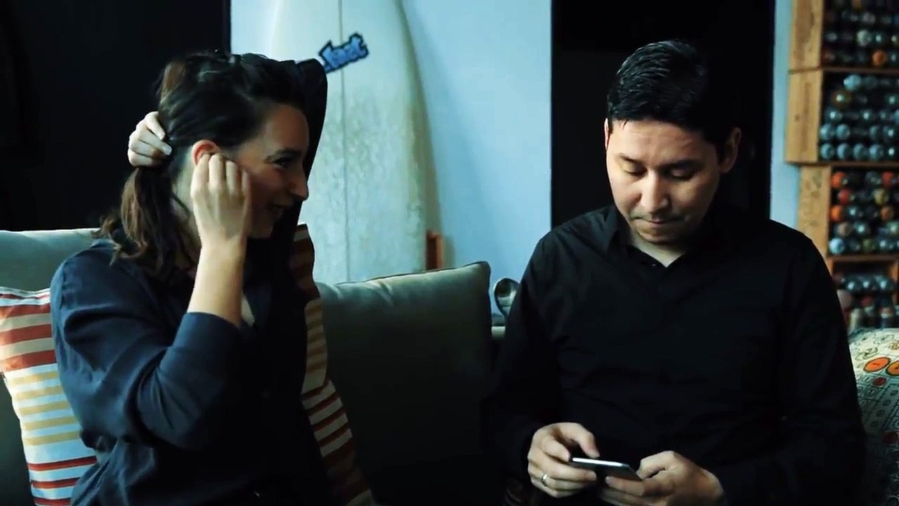 Cette oreillette traduit instantanément les langues étrangères