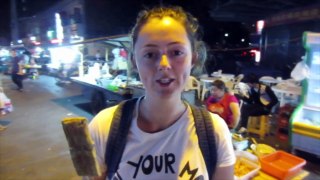 TASTING STINKY TOFU FOR THE FIRST TIME!