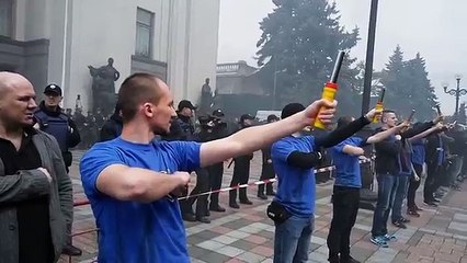 Фаер-шоу от Азова под молитву Националиста