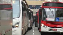 SP: Motoristas de ônibus fazem paralisação e causam revolta em passageiros