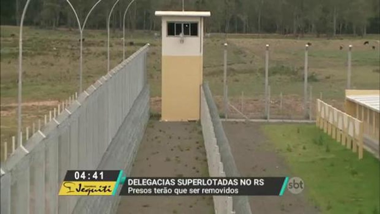 Justiça do RS determina que presos que estão em delegacias sejam transferidos para presídios