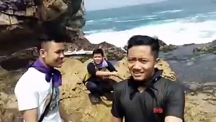 Detik Detik selfi maut Yang Terekam,ngerii Bikin Merinding