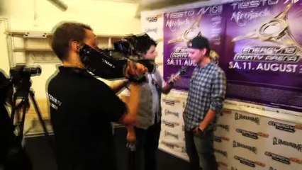 Hilarious AVICII interview reporter fail