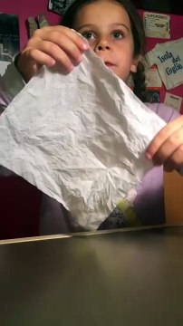 Девочка показала фокус с неожиданным финалом