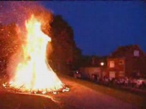 Feu de la Saint-Jean à Long dans la Somme