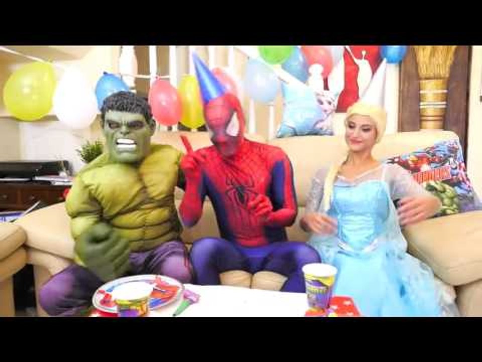 Elsa's New Boyfriend - Who wins Batman or Superman Frozen Stop Motion Movie Clips 2016
