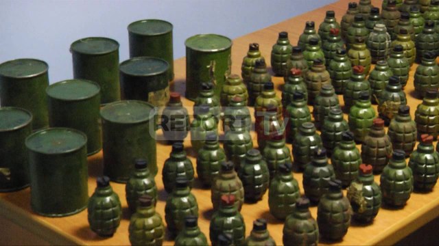 Report TV - Sekuestrohet arsenal me armë 2 të arrestuar dhe 16 të shoqëruar