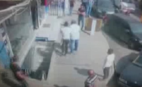 Kağıthane'de parketme kavgası... Yolun ortasında kurşun yağdırdı