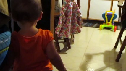 Sa petite fille parlait seule tous les matins jusqu’à ce que sa maman la filme et découvre la vérité !