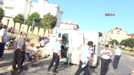 Alanya'da Sebze Yüklü Kamyon Devrildi