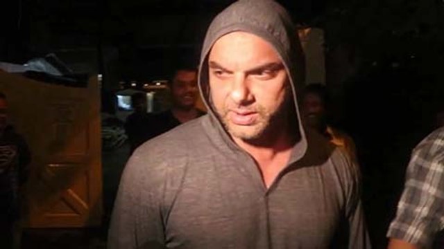 SHOCKING : Sohail Khan ABUSES Female Reporter On Camera, Threatens Her