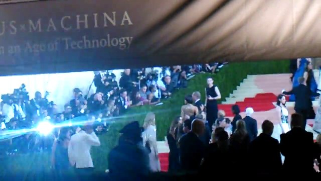 Robert Pattinson and FKA Twigs #4 MetGala 02.05.2016