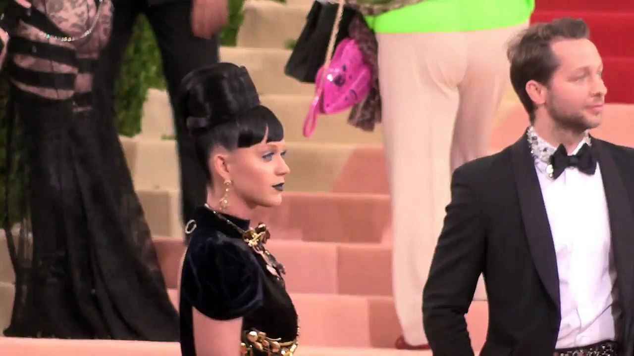 Robert Pattinson and FKA Twigs #1 MetGala  02.05.2016