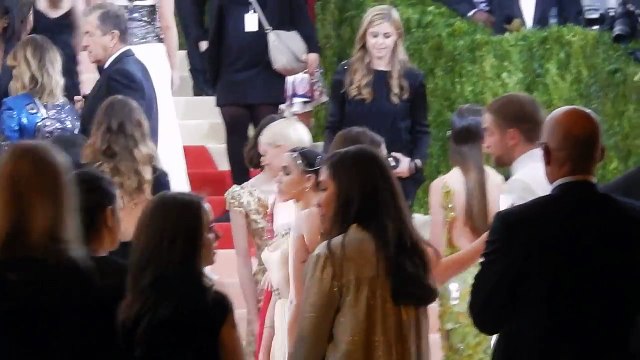 Robert Pattinson and FKA Twigs #2 MetGala 02.05.2016