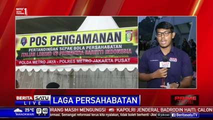 Pencinta Sepakbola Antusias Menyaksikan Laga Legenda Meski Kehujanan