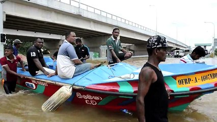 Foreign aid reaches flooded Sri Lankan capital, 71 dead