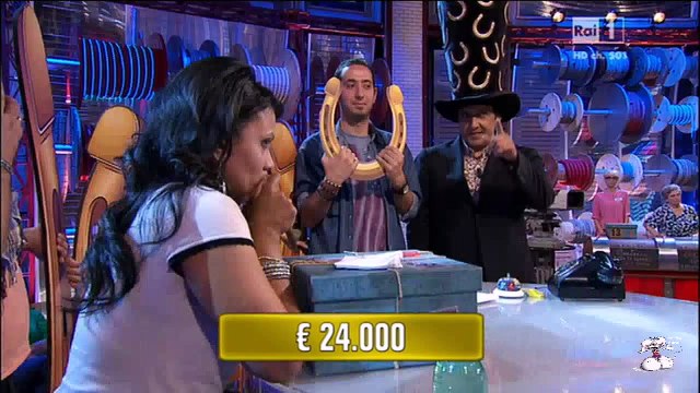 Affari Tuoi, Flavio Insinna dà il ritmo a 24 Mila Baci ma il pubblico...