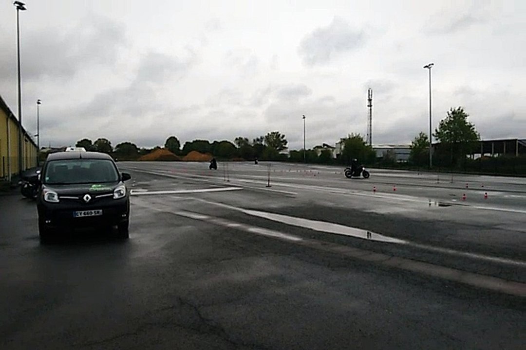 Le grand Duc, première leçon moto