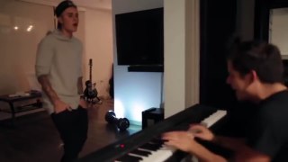 Justin singing an unreleased song with Rudy Mancuso at the piano