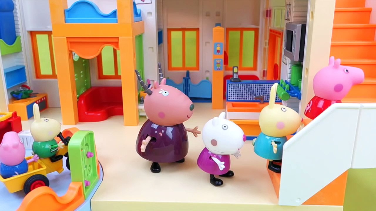 Peppa Pig Dibuja y Toca Instrumentos Musicales en la Escuela