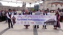 Yaşlılardan Gençlik Haftası'nda Halk Oyunu Gösterisi - Sivas