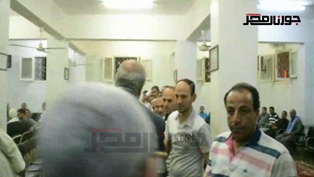 محافظ المنيا يقدم واجب العزاء لأسرة أحد ضحايا الطائرة المصرية