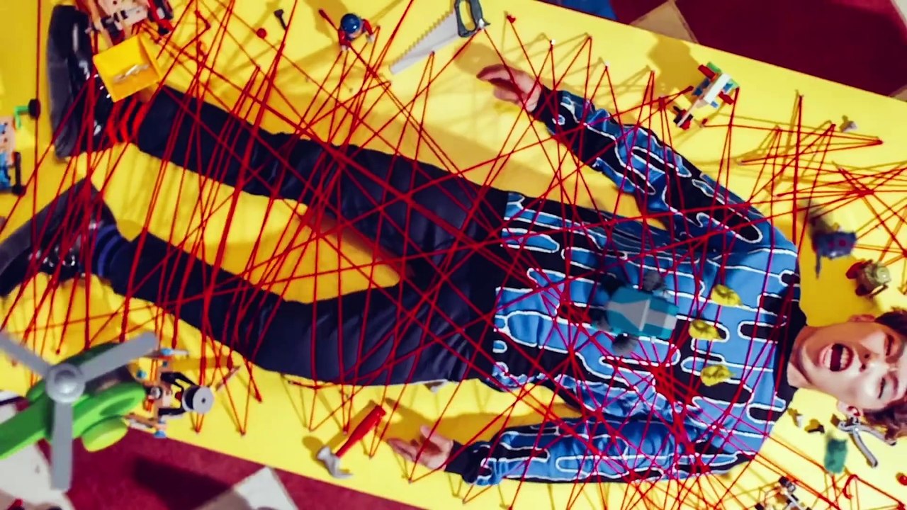 AKMU - ‘사람들이 움직이는 게(HOW PEOPLE MOVE)’ M_V