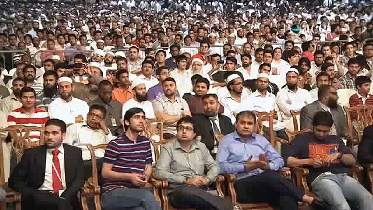 (NEW) Christian Girl Accepts Islam after She Got Answered By Zakir Naik