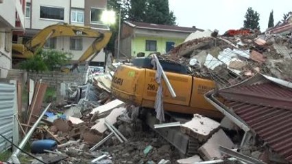 Çöken Binanın Sakinleri Ölümden Döndük, Evlerimizi Yeniden Yapsınlar