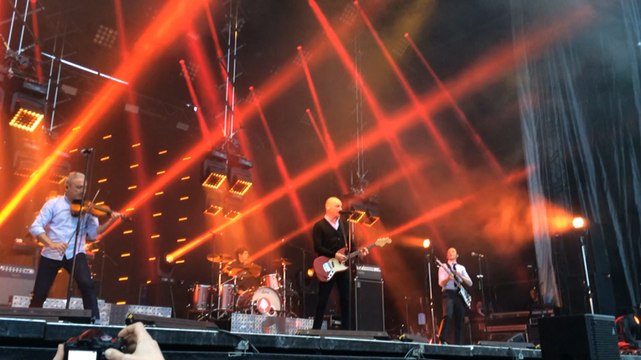 Louise Attaque de retour aux Papillons de Nuit