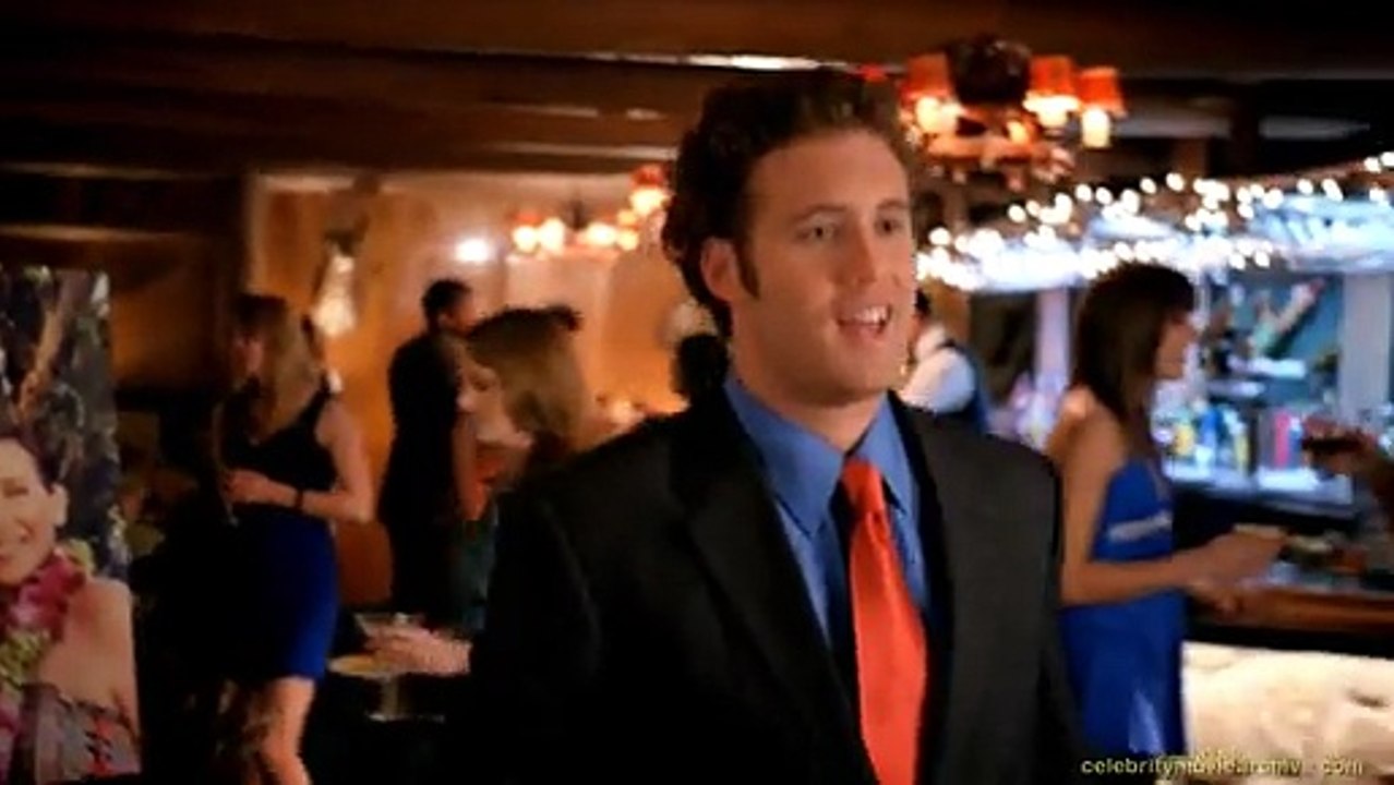 Casey Wilson and Elisha Cuthbert in Happy Endings Season 01 Episode 12