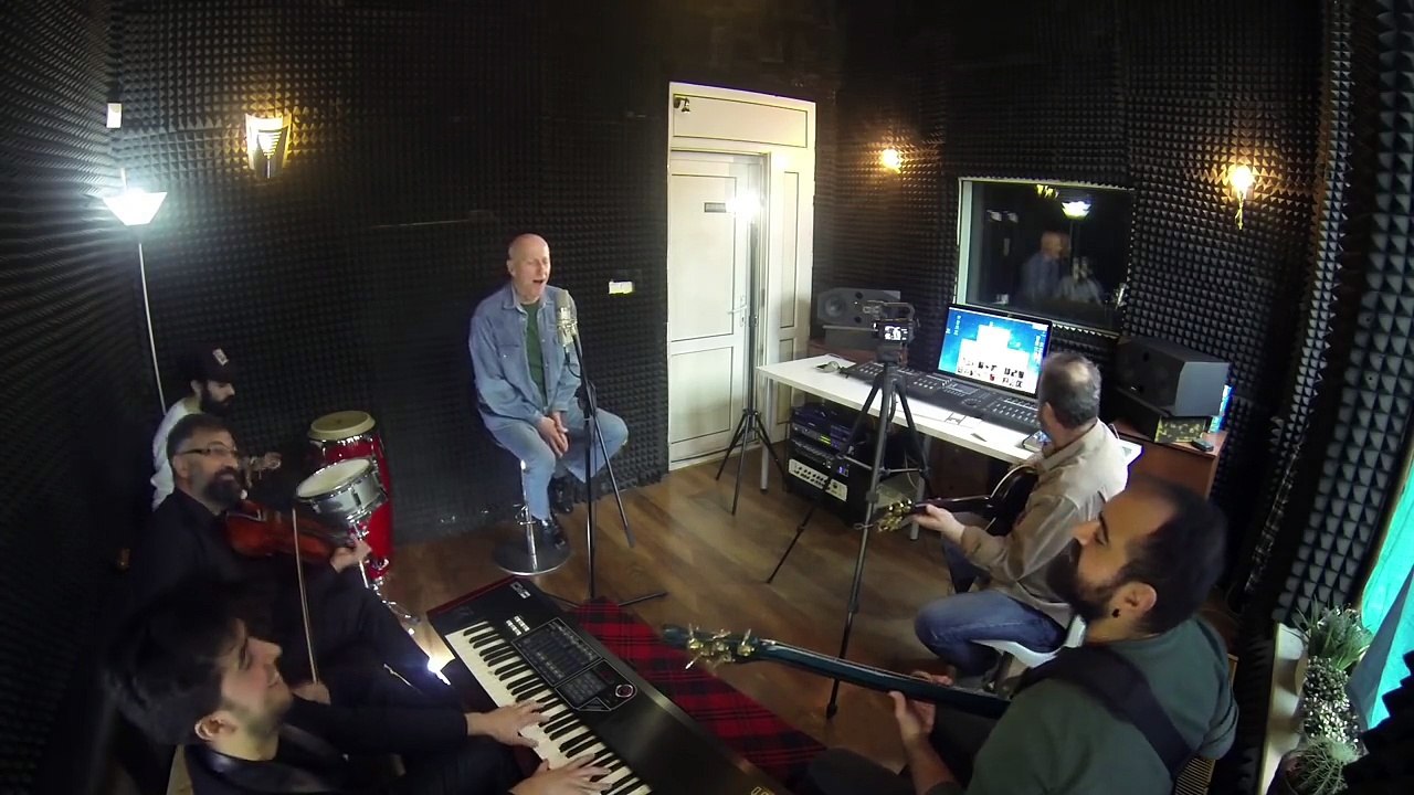 Coşkun Demir - Avuçlarımda Hala Sıcaklığın Var