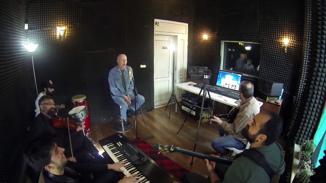 Coşkun Demir - Avuçlarımda Hala Sıcaklığın Var