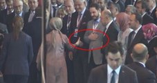 Damat Albayrak, Sare Davutoğlu'nun Elini Havada Bıraktı