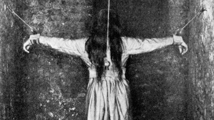 25 Vintage Creepy Photos