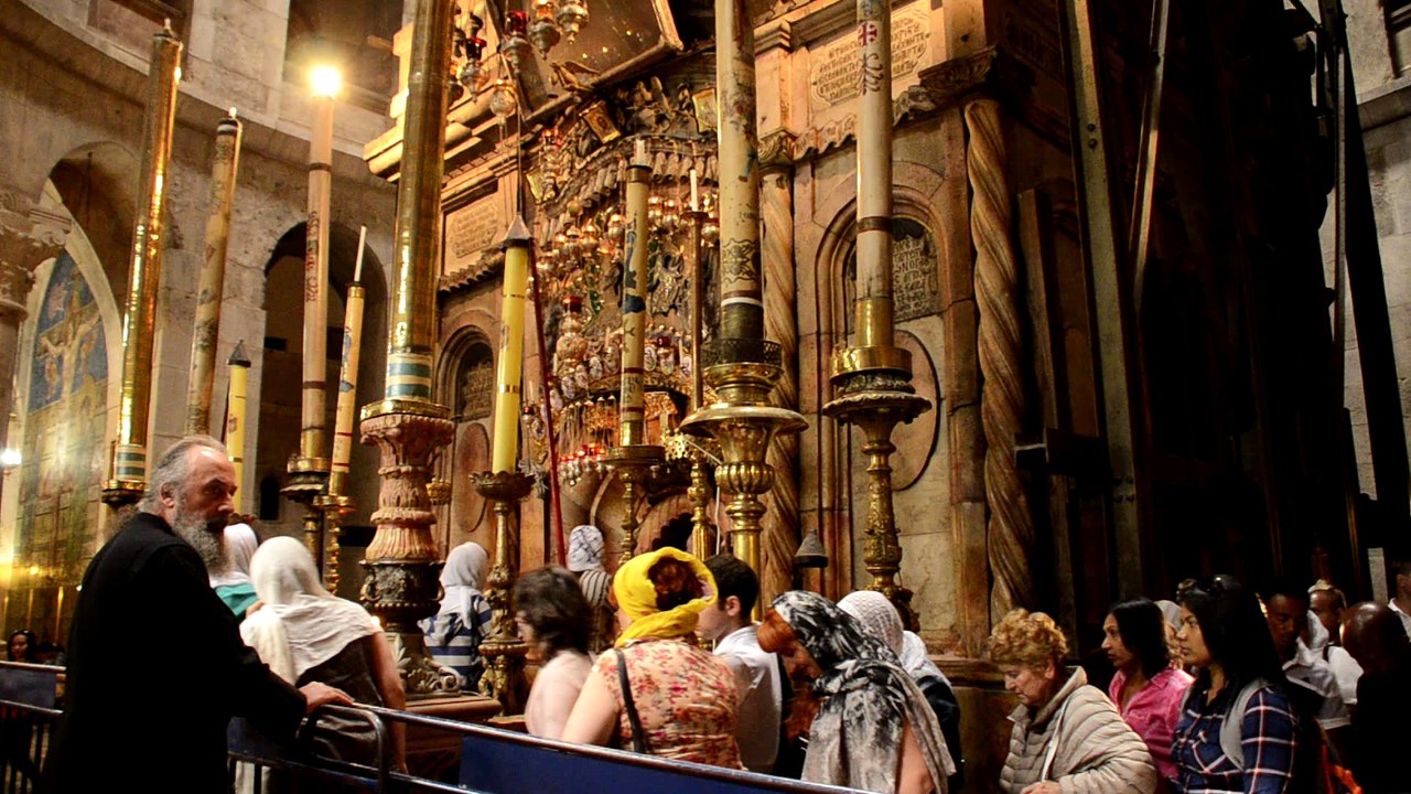 _DSC6978 Jérusalem Saint-Sépulcre, entrée dans le tombeau du Christ