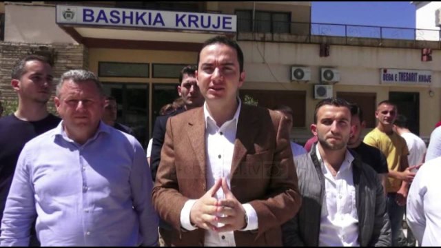 PD, protestë para Bashkisë së Krujës - Top Channel Albania - News - Lajme