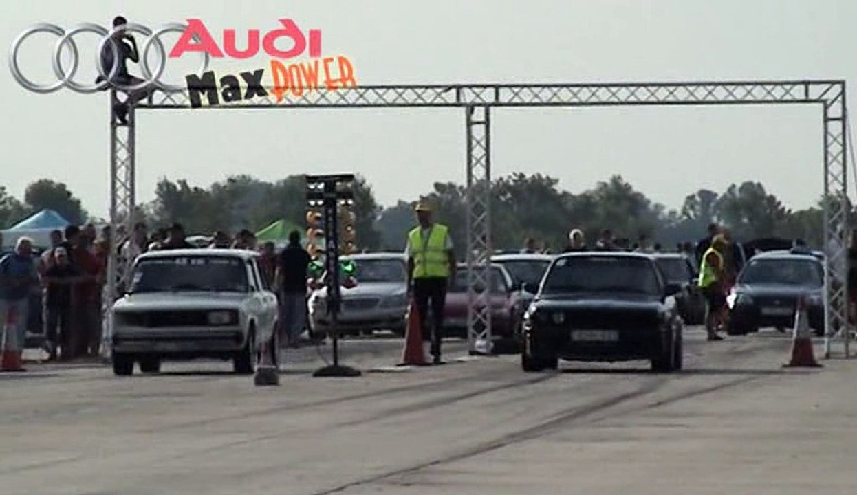 Lada 2107 Combi Vs. BMW E30 [E34 M5 Motor]