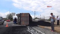 Antalya Virajı Alamayan Kömür Yüklü Tır Devrildi