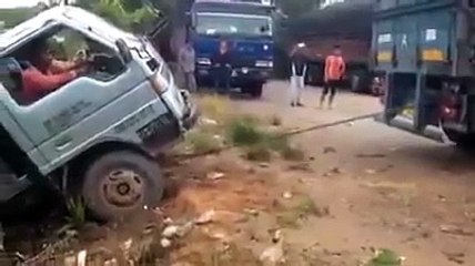OMG !! Truck Got Stuck - Funny Whatsapp Video 2016 | WhatsApp Video Funny 2016 | Funny Fails 2016 | Viral Video