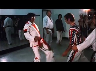 Elvis sa corpulence et son Karaté By Skutnik Michel