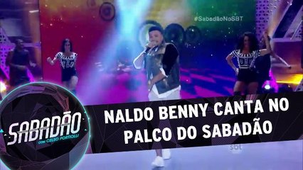 Naldo Benny canta no palco do Sabadão