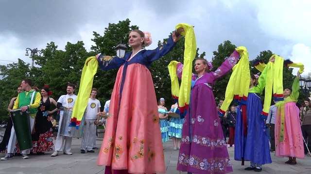 корейские и бразильские танцы