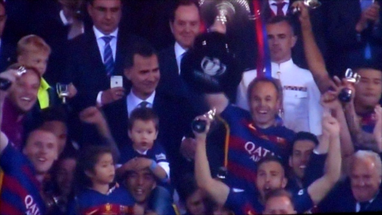 Andres Iniesta Lifts The Spanish Cup After Victory vs Sevilla!