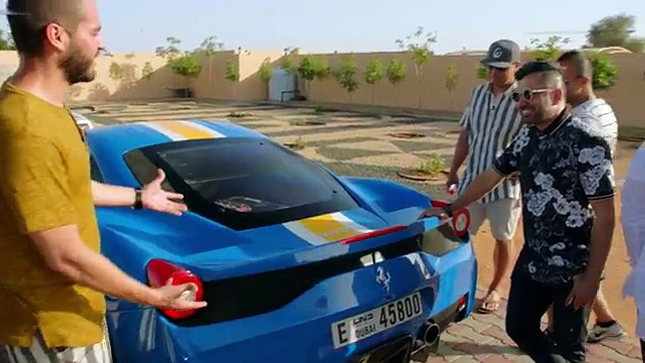 Esta é uma garagem no Dubai com P1, F40, Zonda, Enzo, Carrera GT...