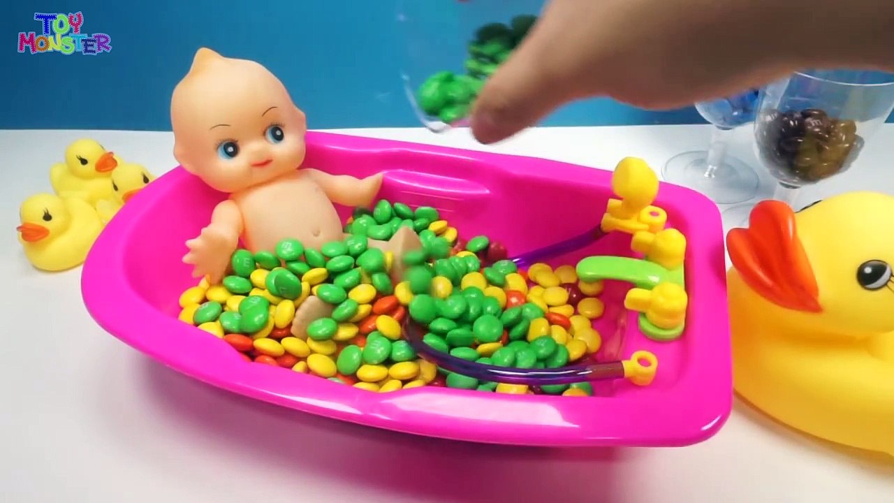 Learn Colors Baby Doll Bath Time M&Ms Chocolate Candy + Surprise Toys Video Compliation
